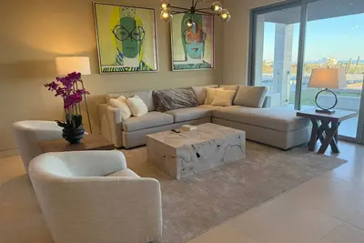 Image de New Luxury Condo in Cabo w/pool access & firetable. 5 minutes from downtown