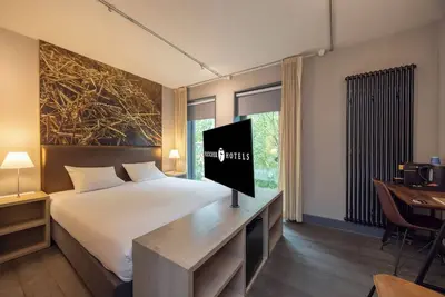 Image de Calm and Quiet Estate Room Near Wildlands Adventure Zoo Emmen