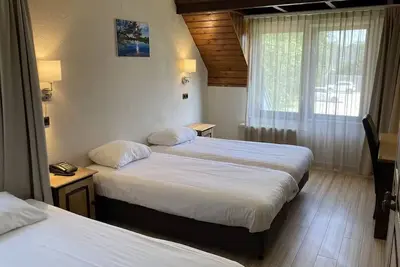 Image de Relaxing Escape with Free Parking, Outdoor Pool, Sauna & Dining on the Terrace