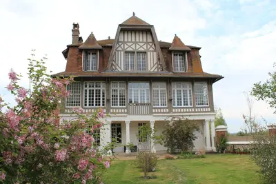 Tout le charme d'une belle anglo-normande à 2 pas de Honfleur