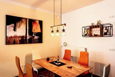 Image de Spacious apartment / loft with covered parking space