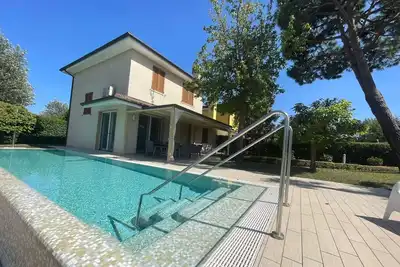 Image de Charmante villa avec jardin et piscine à Albarella