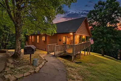 Image de Peaceful 2br w/Firepit*Hot Tub*Arcade*Privacy!