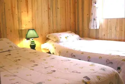 Image de Lakeside Cottage with Boat Bbq Firepit Swimming Pet Friendly for 6 Family Escape