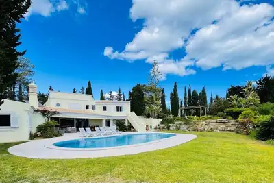 Image de Villa Algarve-Bord de mer-8mn pied plage Tennis au jardin-piscine chauffée -A/c