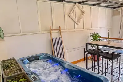 Image de Petite maison Cosy + Jacuzzi privé