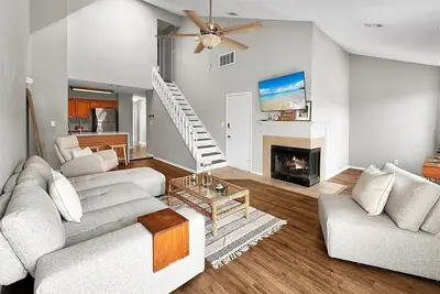 Image de Charming 2-bedroom townhome with WiFi, Ac in lovely Pensacola