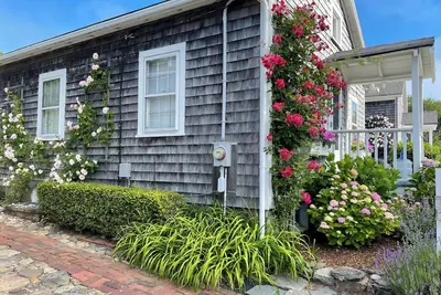 Image de Charming 1 bedroom 1 bath fishing cottage in historic Nantucket Town.