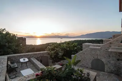 Image de Niki's Tower - Stone Charm by the Sea