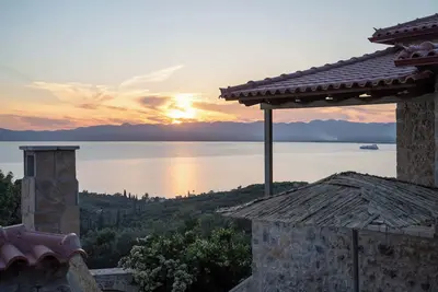Image de Niki's Tower - Exclusive Serene Seaview Stone Gem