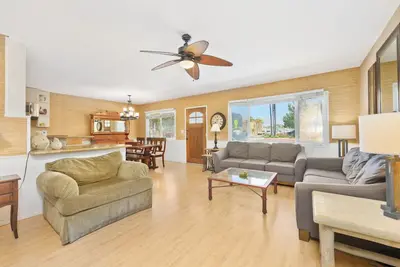 Image de 4 Bedroom Lower Unit - End of Summer Specials for August Bookings
