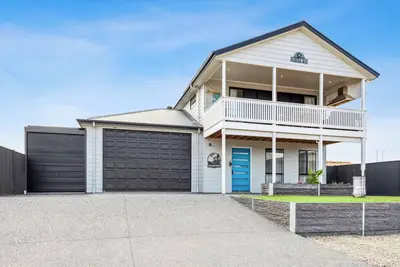 Image de Newly Built End Of 2024, This Spacious River Home Comfortably Accommodates 13