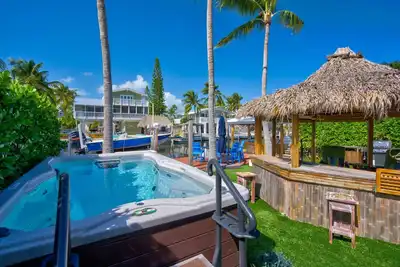 Image de Key Largo Canalfront Home w/ Boat Lift, Swim Spa, Tiki Hut & Game Room