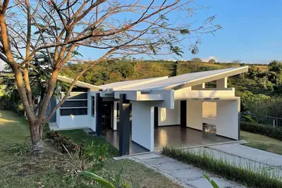 Image de Recently upgraded, Ac on all rooms. Modern, secure and clean house