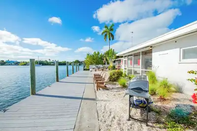 Image de Dock of the Bay: Waterfront Home! Perfect for Large Groups or Families in Anna M