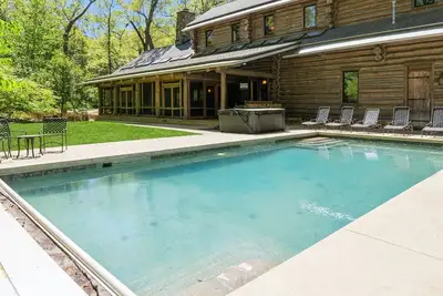 Image de Juniper Presents Wilder Woods: Pool, Hot Tub, Fire Pit, Pickleball + More