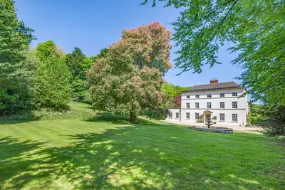 Image de Holcombe House - Cinq Chambres Maison, Couchages 11