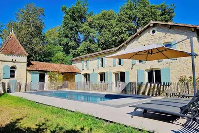 Image de Maison de campagne en pierre, piscine, 5 ch 12 personnes