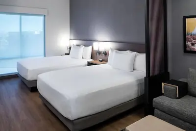 Image de Walk to Asu from Modern Tempe Suite – Near Dining, Nightlife & Downtown Phoenix