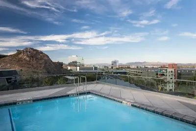 Image de 4 Modern Rooms – Near Desert Garden, Local Trails, & City Nightlife