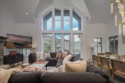 Image de Slopeside Townhome in Beaver Creek | Chalet Montsor