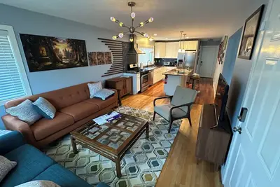 Image de The Celadon Art Loft & Gallery - Unique 2 Br, 1 Bath in the Arts District