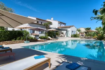 Image de Élégante villa avec piscine et 6 suites – 10 min à pied de la Place des Lices
