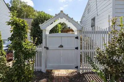 Image de Charming 1-bedroom cottage in Historic Beaufort - The Conch House A