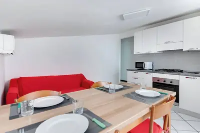 Image de Three-room attic apartment in the center 100 meters from the sea