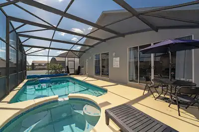 Image de Spacious 4-bedroom house with private pool, spa and wifi.