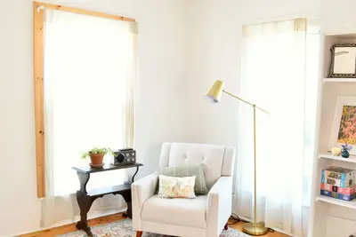 Image de Small Town Charm Meets Cozy Comfort On Main Street
