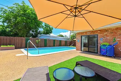 Image de 3bdr w/ Private Pool~Fenced Yard~10 Min to Beach