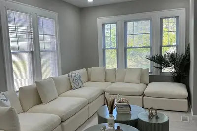 Image de Family Home|Pool|HotTub|Near Lighthouse Point Park