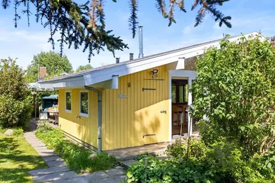 Image de \"Schleiparadies\" vacation home in Ulsnis with conservatory, fireplace and far-reaching views over orchards - ideal for a quiet break in the middle of nature