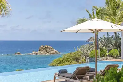 Image de Luxury villa with heated infinity pool and breathtaking ocean views