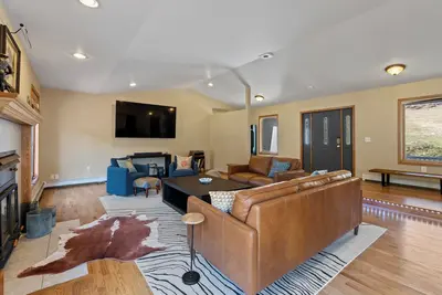 Image de Spacious ranch house with fishing, disc golf, hot tub and room to roam!