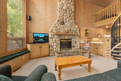 Image de Cozy Apartment w/ Lake Access + Pool & Trails