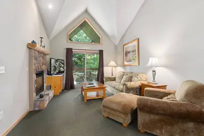 Image de Modern Lakeview Apt w/ Fireplace