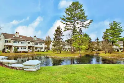 Image de Tranquil Lakeside Escape in the Berkshires