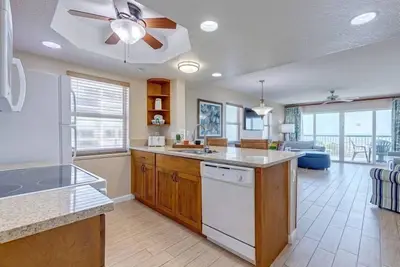 Image de Oceanfront Condo w/ Balcony & Full Kitchen