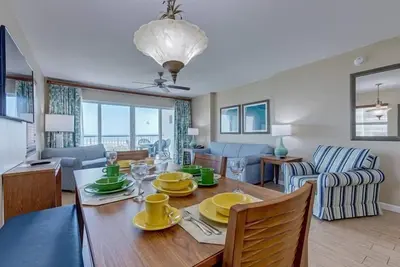 Image de Accessible Condo w/ Balcony & Beach Access