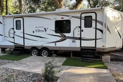 Image de Rv camper in a peaceful place