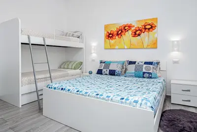 Image de Appartement 'Terrace Rooms Olbia Center 3' avec vue sur les collines