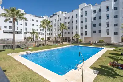 Image de Bahia Golf Suites appartement donnant sur la baie de Cadix avec piscine privée et terrasse