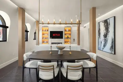Image de Exclusive Midtown Penthouse - Prime Location with City Views