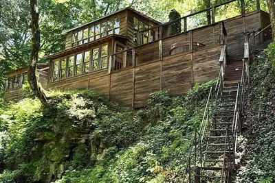 Image de Waterfront Designer Cabin w/ Dock, Decks, Hot tub and Fire Pits.