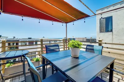 Image de Walk to Ocean: Manhattan Beach Home w/ Deck
