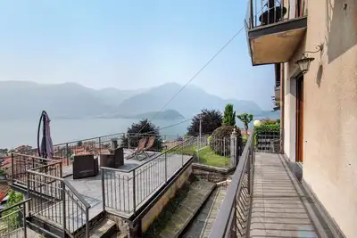 Appartement \"Dudi Jolie\" avec vue sur le lac, bain à remous, terrasse et Wi-Fi