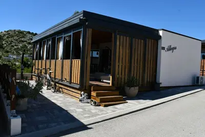 Image de Mobile Home With Terrace And Sea View (Allegro)