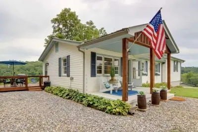 Enchanting 4br Cottage in Blue Ridge - Escape to a Magical Mountain Getaway